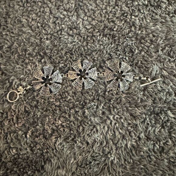 Intricate Silver Flower Bracelet - Picture 3 of 6